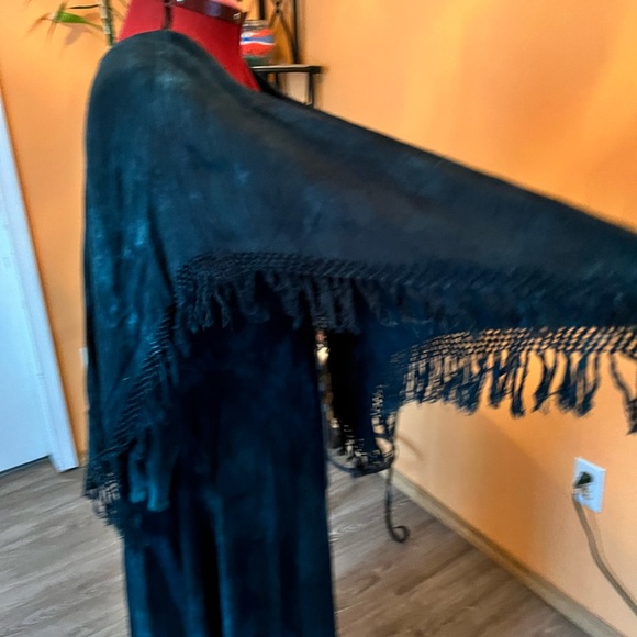 Beautiful dress. Size M-XL. Colour is bottle green. - Picture 3 of 6